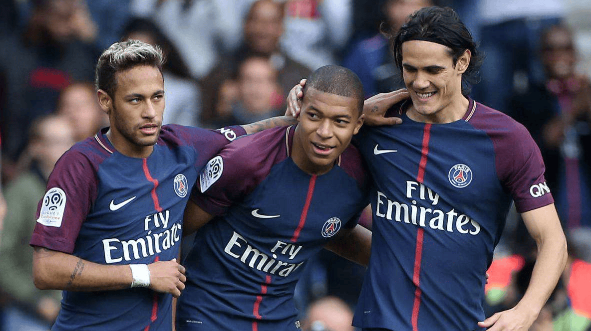 娱乐-关于国际比赛日意甲焦点战；巴黎圣日耳曼官宣签约；压力陡增；更衣室氛围转暖的信息