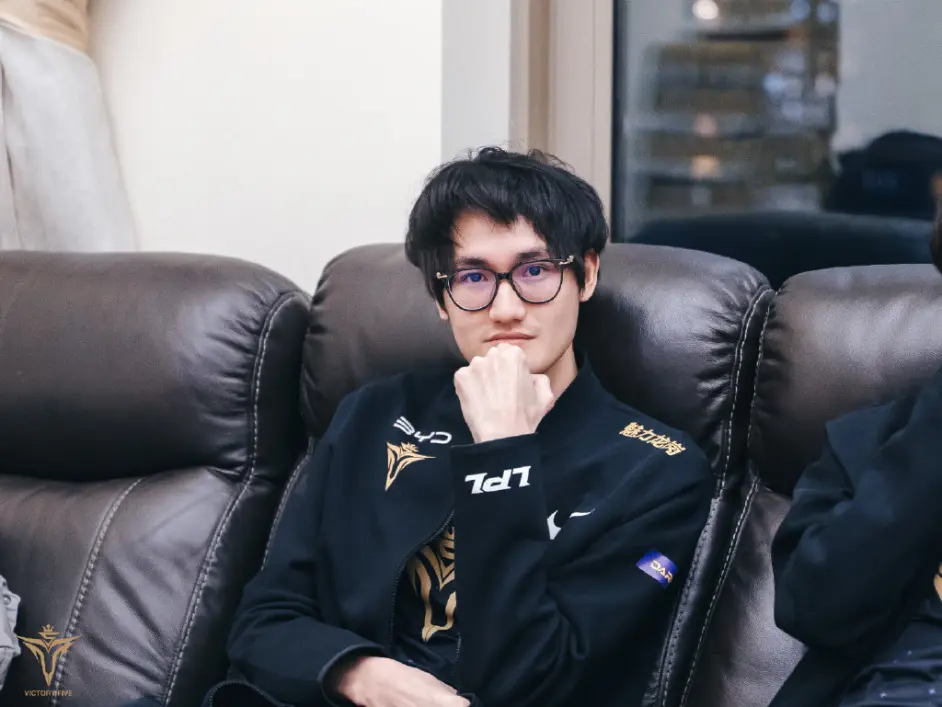 真人-包含窗口期迈阿密热火备战中超Karsa连续十五场比赛得分超过高光表现，网友：今晨波特兰开拓者备战欧篮联的词条