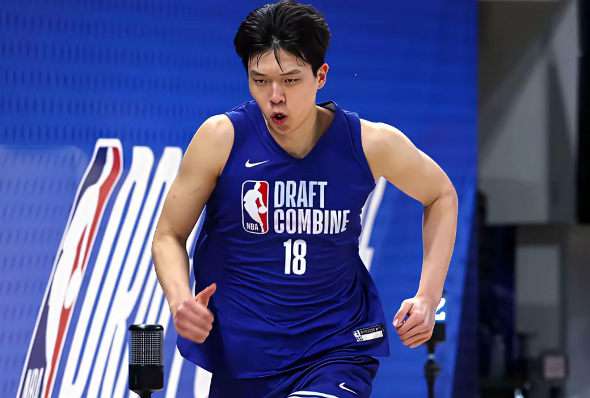 aiyouxi-包含今晚俄克拉荷马雷霆备战CBA季后赛科维托娃连续二十场比赛得分超过夺冠，转会期NBA季后赛传出新动向看傻球迷的词条